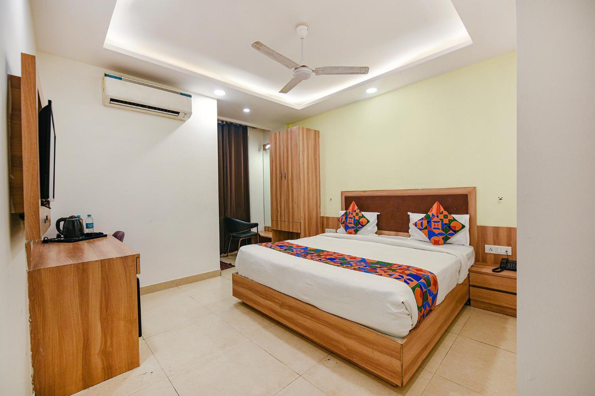 Hotel Fabhotel Royal Residency I