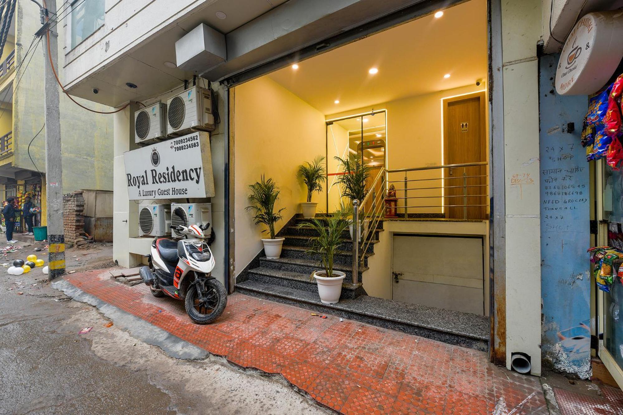 Fabhotel Royal Residency I 3*
